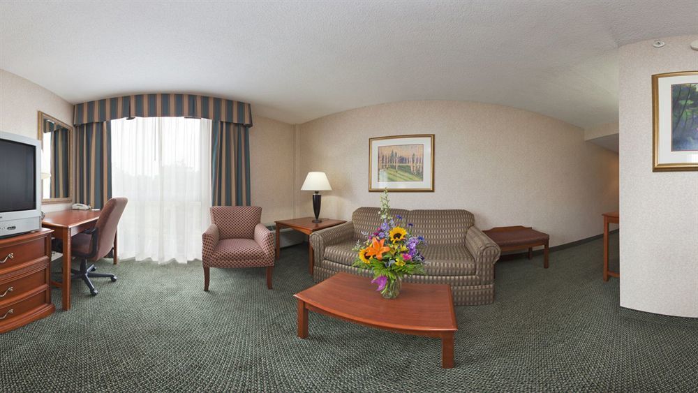 Holiday Inn Cincinnati-Riverfront By Ihg Covington Exterior photo
